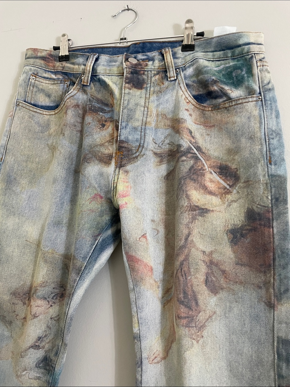 MNML Men’s Painted-Print Slim Straight Jeans in Faded Blue and Cream - Picture 5 of 14